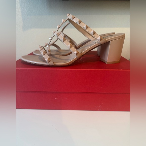 Valentino Garavani Women's Nude/Pink Tonal Rockstud Sandal Block Heels - Picture 5 of 17